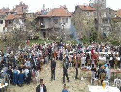 Belediye Bakan Yemek Verdi.