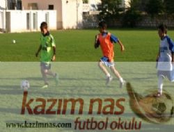 Karamanda futbol okulu alyor.