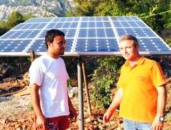 Tarlasn Gne Enerjisiyle Suluyor