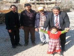 MHP aday adayından kırtasiye yardımı